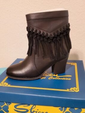 Source Unknown Black Fringe Ankle Boot with Block Heel